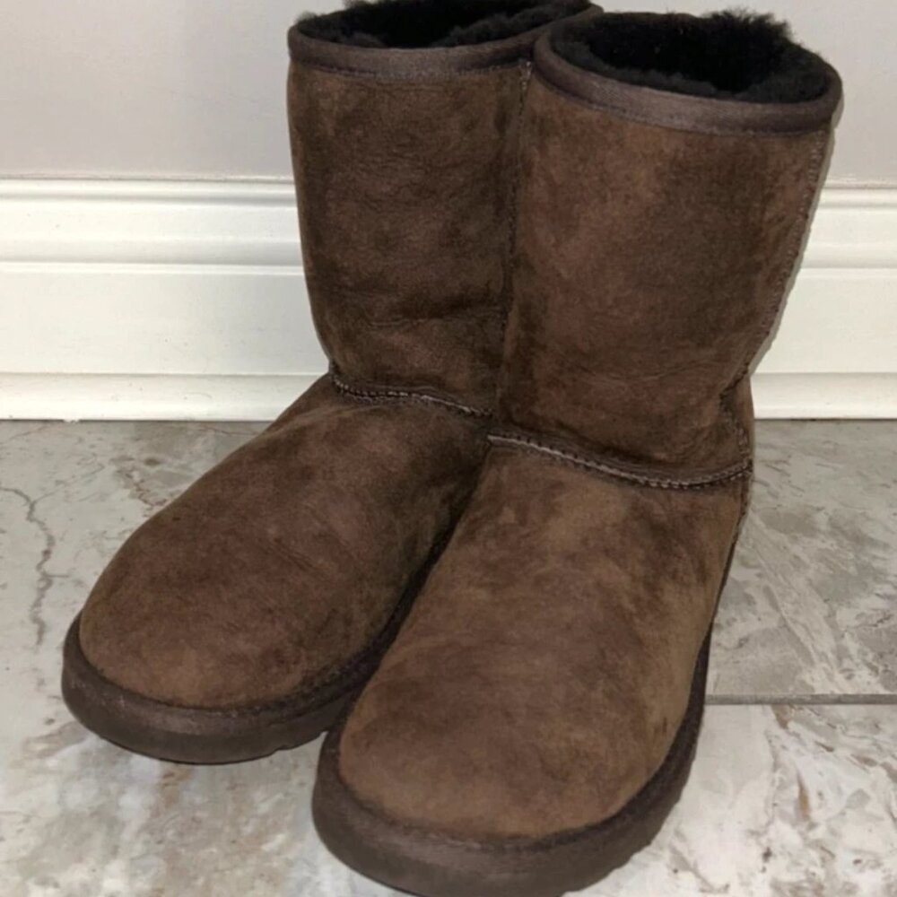 UGG Australia Classic Short Boots Women’s 5 Brown Sheepskin Suede 5825